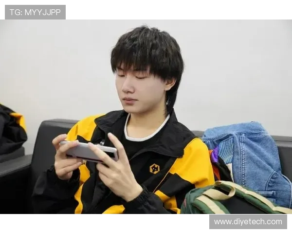 《Fly 王者：领略竞技与荣耀的巅峰对决，挑战极限成就传奇之路》