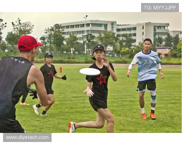 北京飞盘队在比赛中表现出色创下新纪录引领飞盘运动新风潮 北京飞盘队在比赛中表现出色创下新纪录引领飞盘运动新风潮